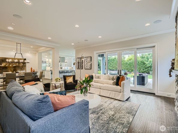 2121 109th Avenue SE, Bellevue WA 98004