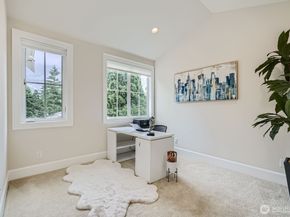 2121 109th Avenue SE, Bellevue WA 98004