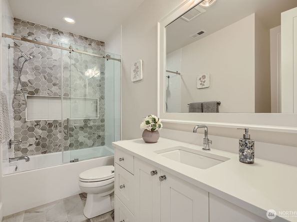 2121 109th Avenue SE, Bellevue WA 98004