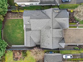 2121 109th Avenue SE, Bellevue WA 98004