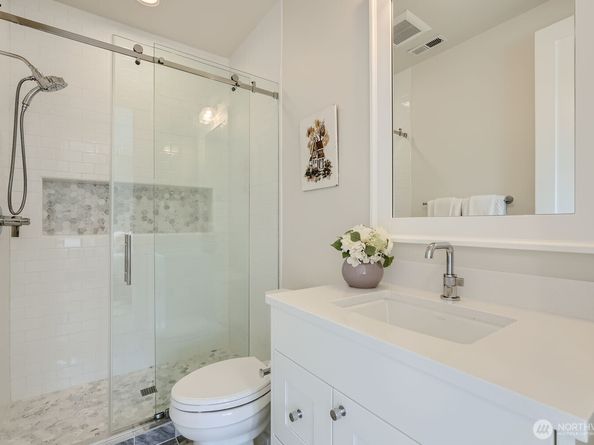 2121 109th Avenue SE, Bellevue WA 98004