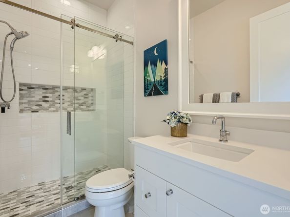 2121 109th Avenue SE, Bellevue WA 98004