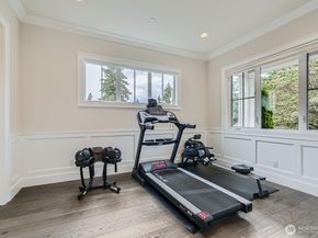 2121 109th Avenue SE, Bellevue WA 98004