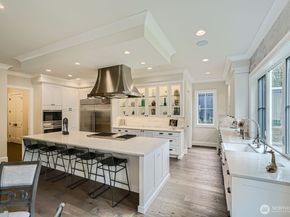 2121 109th Avenue SE, Bellevue WA 98004