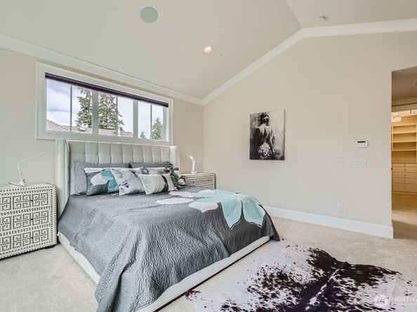 2121 109th Avenue SE, Bellevue WA 98004