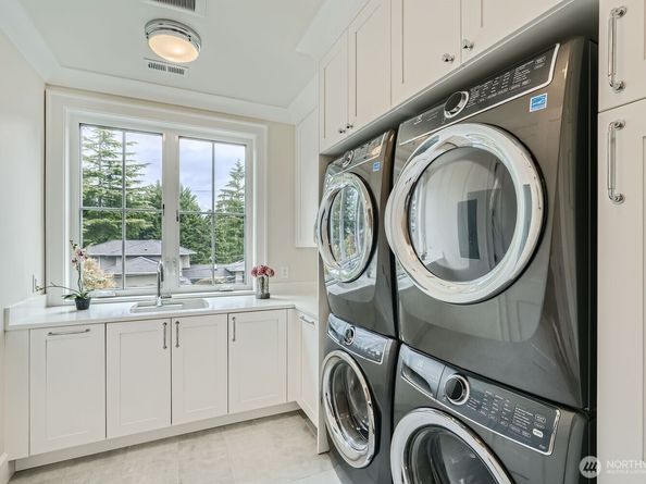 2121 109th Avenue SE, Bellevue WA 98004