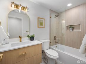 8317 NE 162nd Place, Kenmore WA 98028