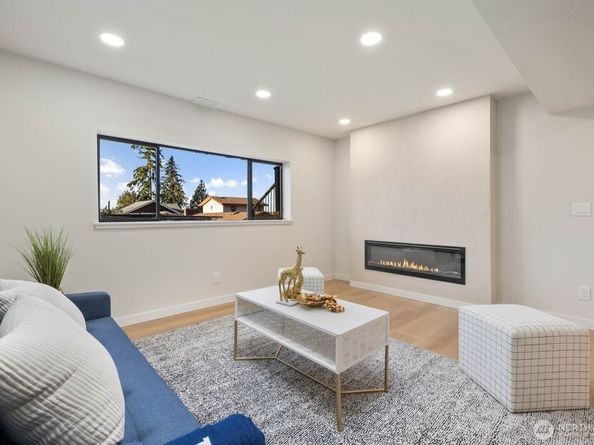8317 NE 162nd Place, Kenmore WA 98028