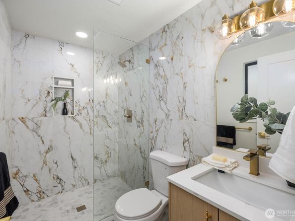 8317 NE 162nd Place, Kenmore WA 98028