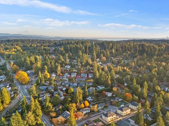 8317 NE 162nd Place, Kenmore WA 98028
