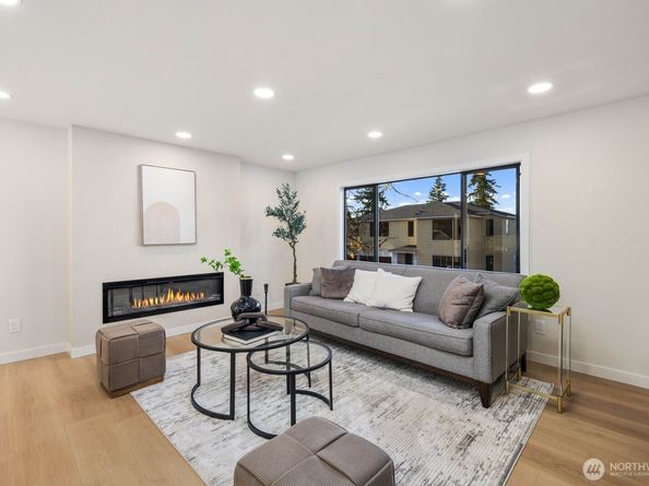 8317 NE 162nd Place, Kenmore WA 98028