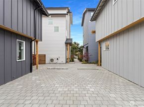 8001 25th Avenue NW, Seattle WA 98117