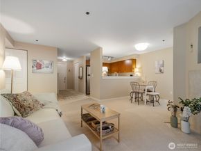 8745 Greenwood Avenue N 311, Seattle WA 98103