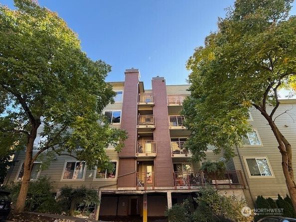 8745 Greenwood Avenue N 311, Seattle WA 98103