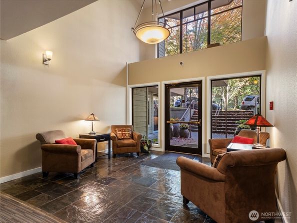 8745 Greenwood Avenue N 311, Seattle WA 98103