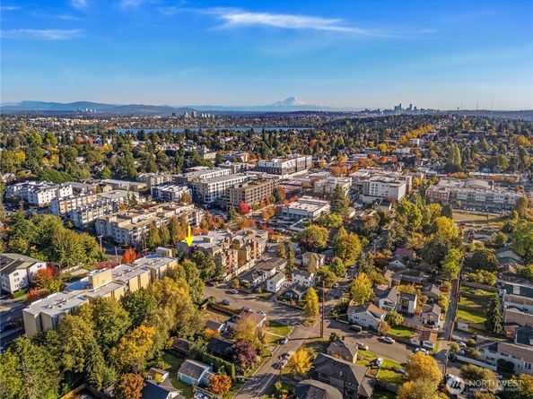 8745 Greenwood Avenue N 311, Seattle WA 98103