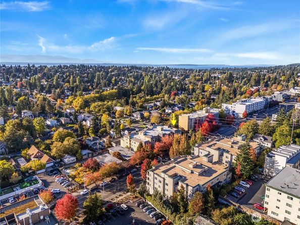 8745 Greenwood Avenue N 311, Seattle WA 98103