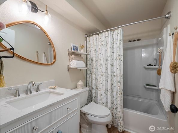 8745 Greenwood Avenue N 311, Seattle WA 98103