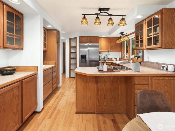 637 Elm Place, Edmonds WA 98020