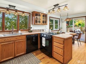 637 Elm Place, Edmonds WA 98020