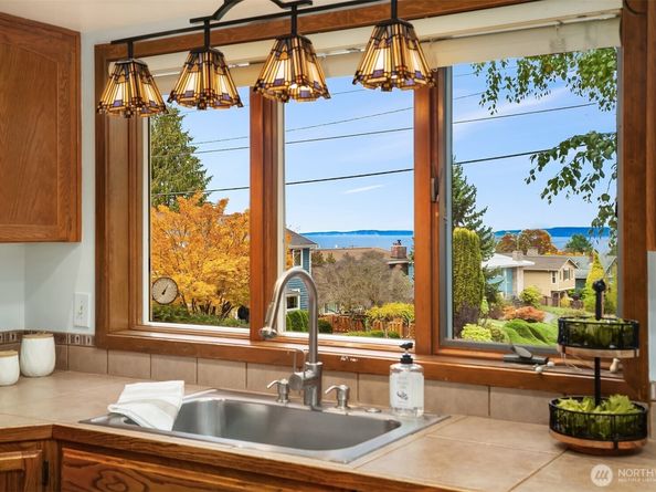 637 Elm Place, Edmonds WA 98020