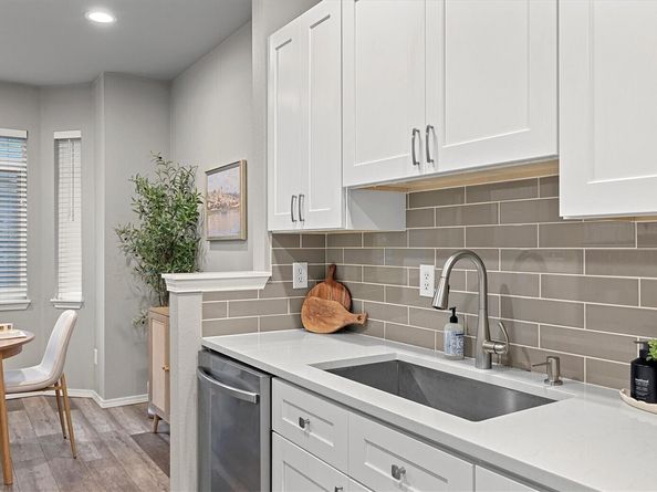 18010 NE 94th Court 2, Redmond WA 98052