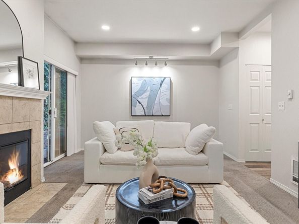 18010 NE 94th Court 2, Redmond WA 98052