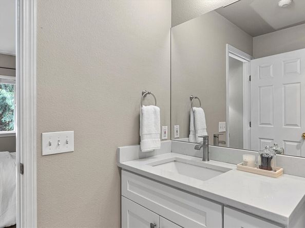 18010 NE 94th Court 2, Redmond WA 98052