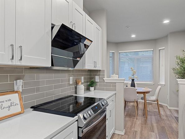 18010 NE 94th Court 2, Redmond WA 98052