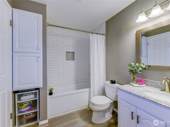 525 218th Street SW, Bothell WA 98021