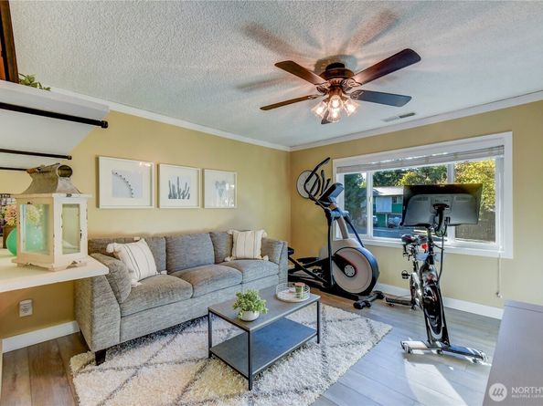 525 218th Street SW, Bothell WA 98021