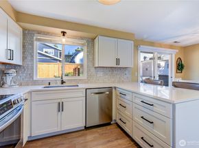 525 218th Street SW, Bothell WA 98021