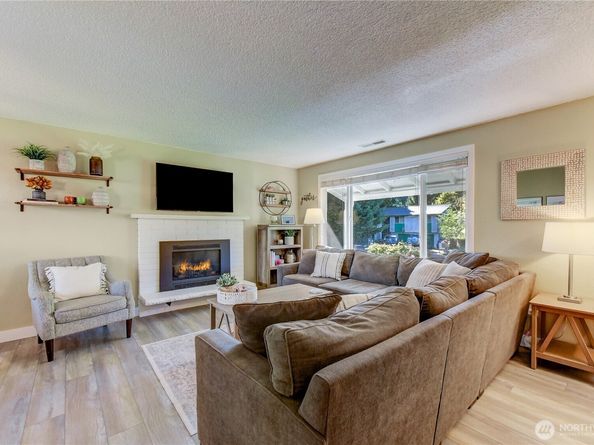 525 218th Street SW, Bothell WA 98021