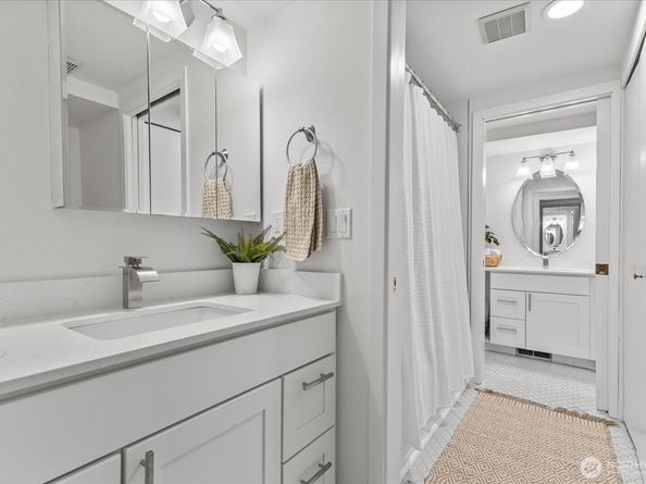 3921 108th Avenue NE A101, Bellevue WA 98004