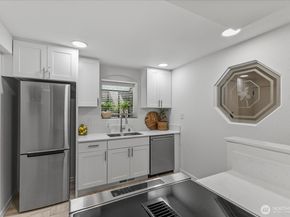 3921 108th Avenue NE A101, Bellevue WA 98004
