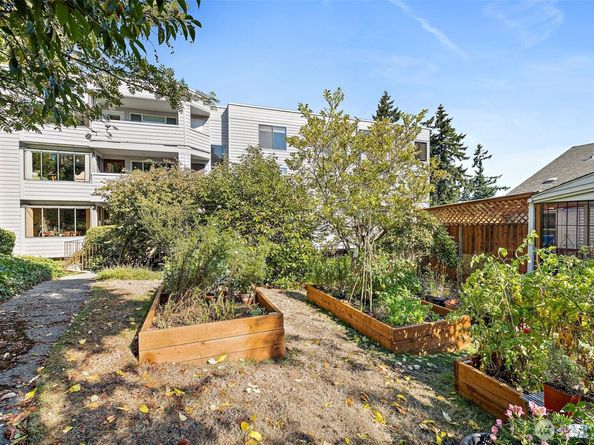 17417 Ashworth Avenue N 201, Shoreline WA 98133