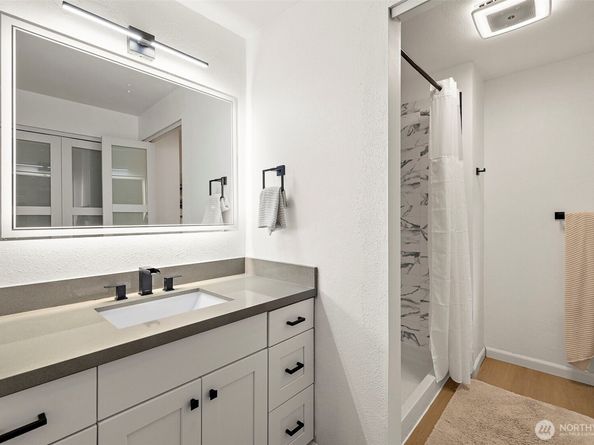 17417 Ashworth Avenue N 201, Shoreline WA 98133