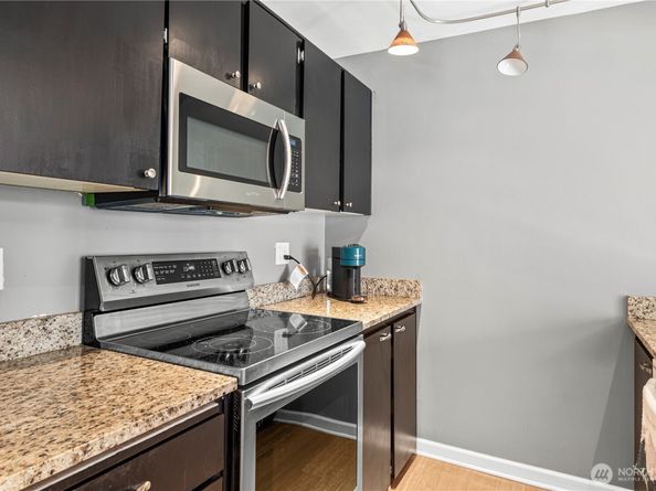 12933 127th Drive NE F205, Kirkland WA 98034