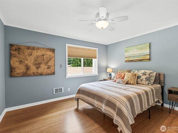 12933 127th Drive NE F205, Kirkland WA 98034