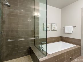 10610 NE 9th Place 1924, Bellevue WA 98004