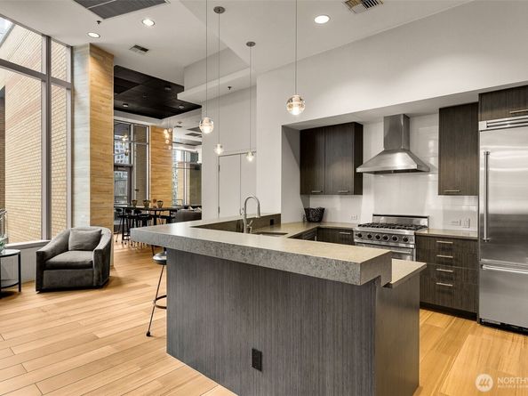 10610 NE 9th Place 1924, Bellevue WA 98004