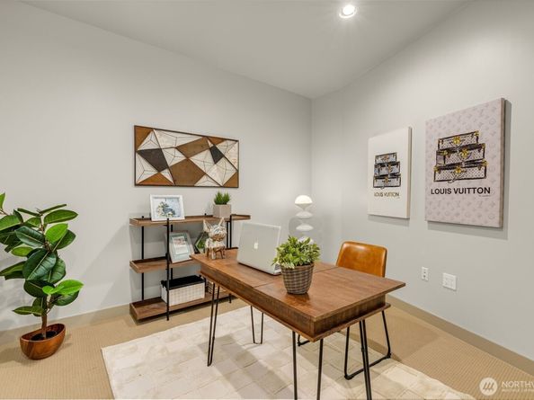 10610 NE 9th Place 1924, Bellevue WA 98004