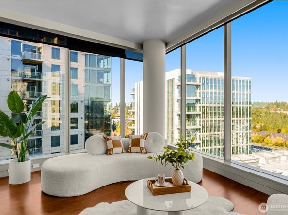10610 NE 9th Place 1924, Bellevue WA 98004
