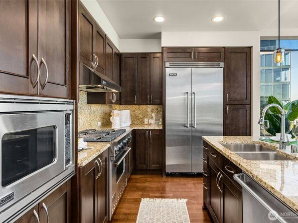 10610 NE 9th Place 1924, Bellevue WA 98004