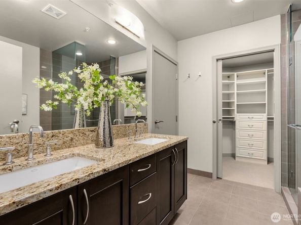 10610 NE 9th Place 1924, Bellevue WA 98004