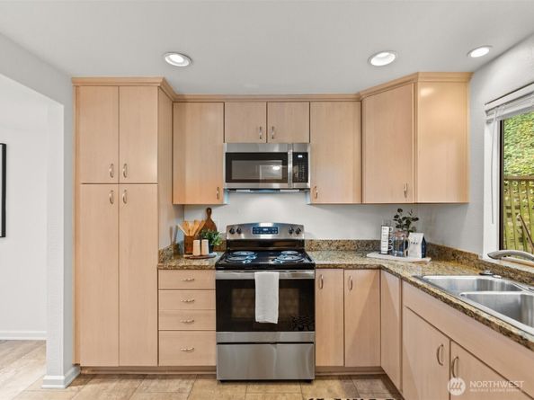 3506 108th Place NE 2, Bellevue WA 98004