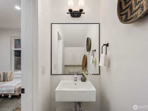 548 S Cloverdale Street A, Seattle WA 98108