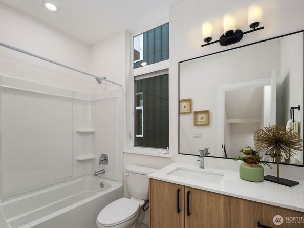 548 S Cloverdale Street A, Seattle WA 98108