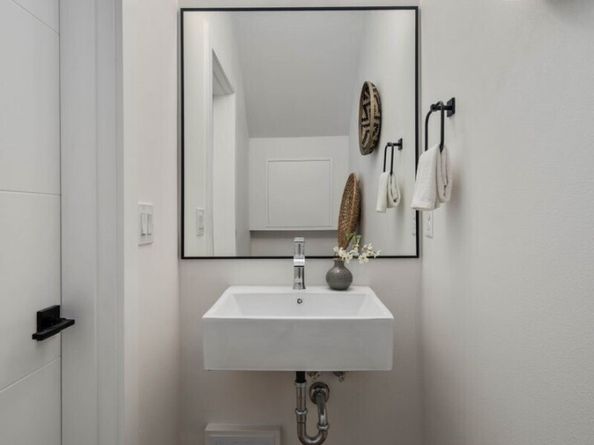 548 S Cloverdale Street A, Seattle WA 98108