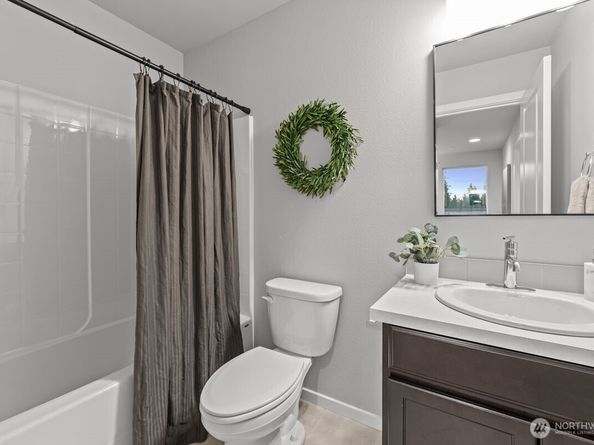 7025 Rainier Drive F, Everett WA 98203